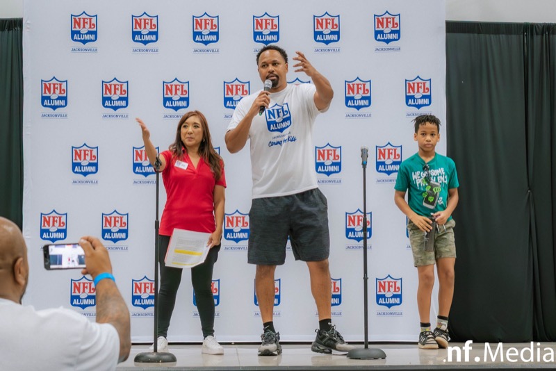 NFL Alumni Caring for Kids event